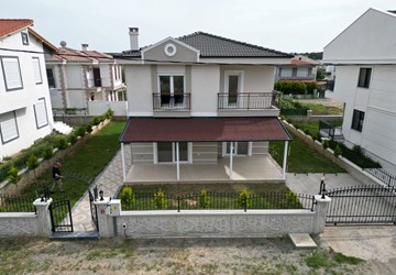 ALTIN EMLAKTAN AYVALIK KÜÇÜKKÖYDE SATILIK 4+1 SIFIR VİLLA