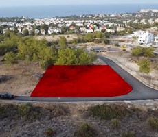 Girne Edremit Çevre Yolu Bölgesinde Satılık 1338 m² Köşe Arazi!