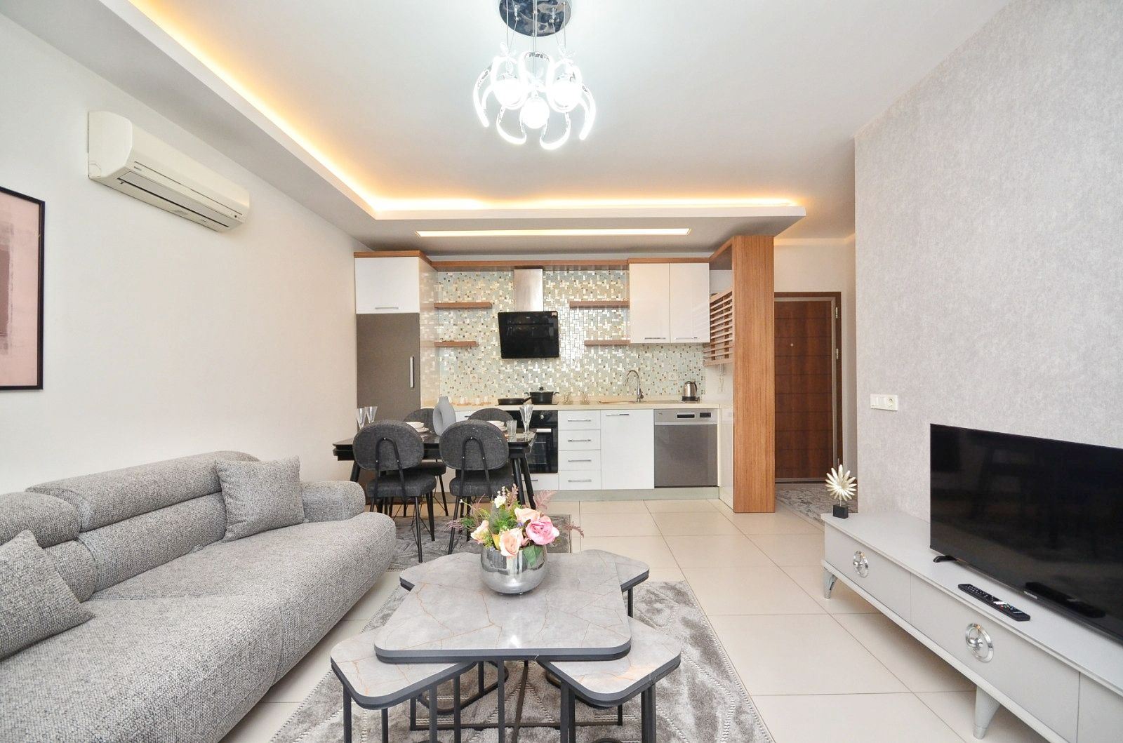 ALANYA MAHMUTLARDA DENİZE 500M LÜKS EŞYALI 1+1 SATILIK DAİRE