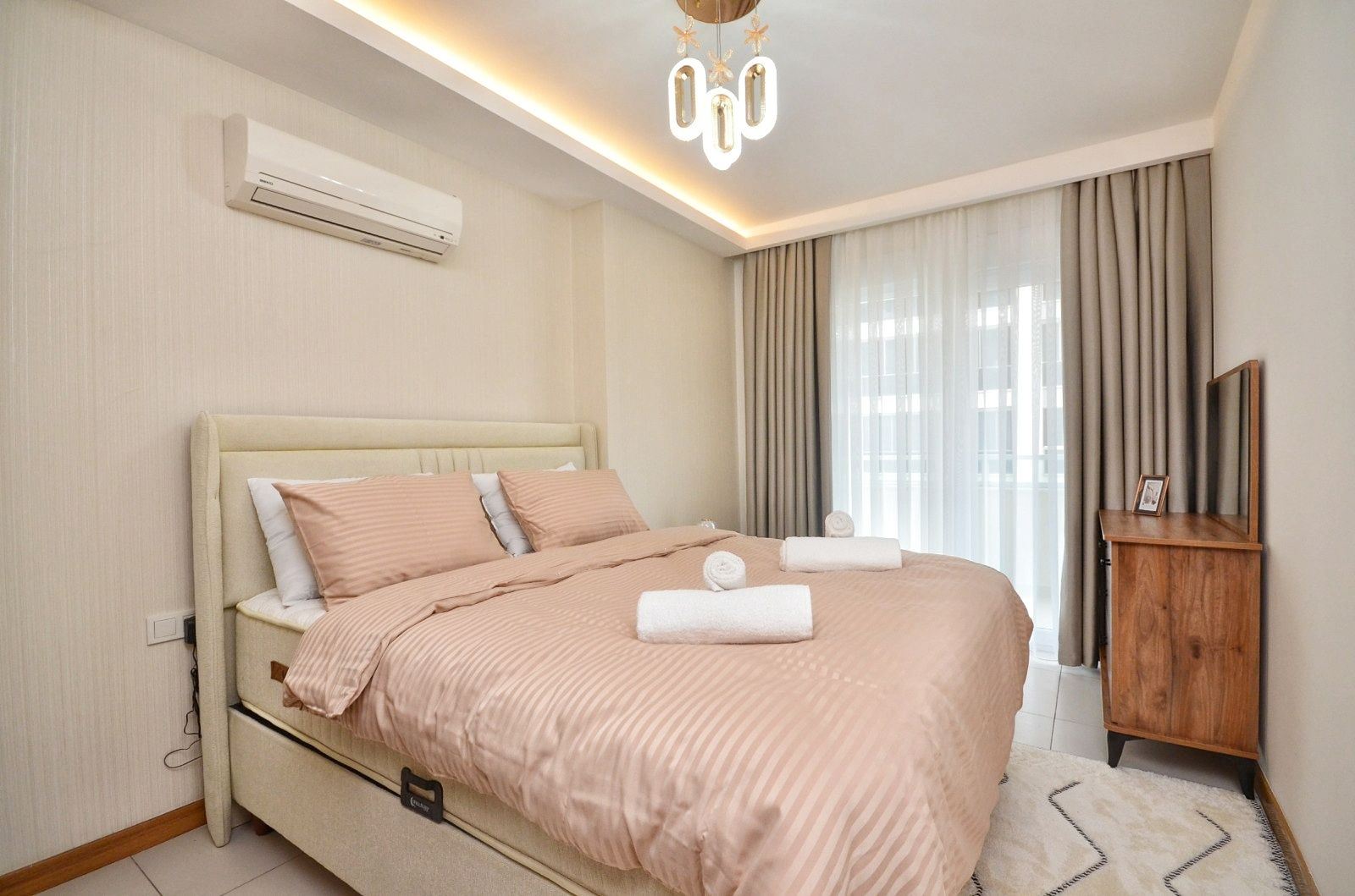 ALANYA MAHMUTLARDA DENİZE 500M LÜKS EŞYALI 1+1 SATILIK DAİRE