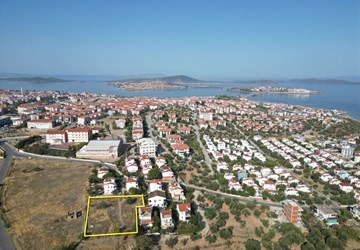 AYVALIK SAHİLKENTTE SATILIK VİLLA VEYA OTEL İMARLI 1538 M2 ARSA