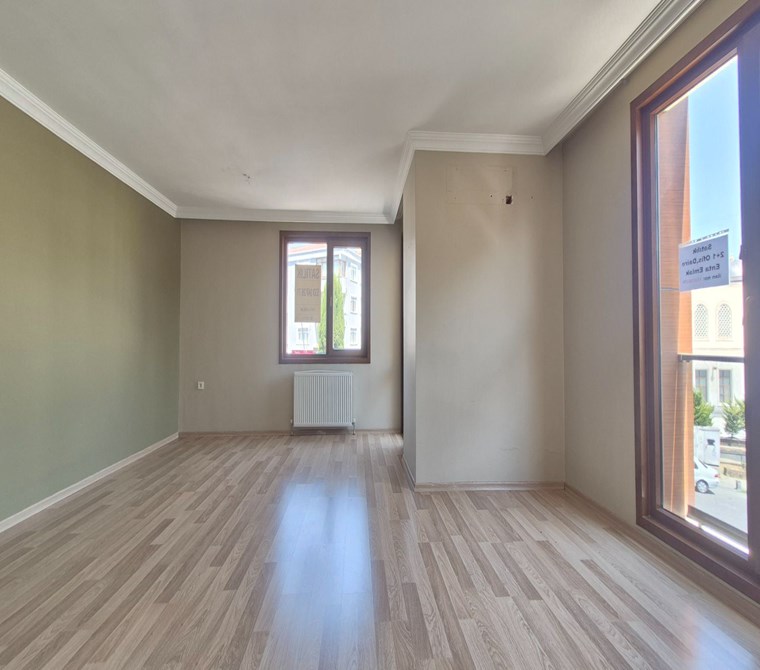 Üsküdar Bosna Bulvarı cadde üstü 2+1 Kiralık Daire Enta Emlak