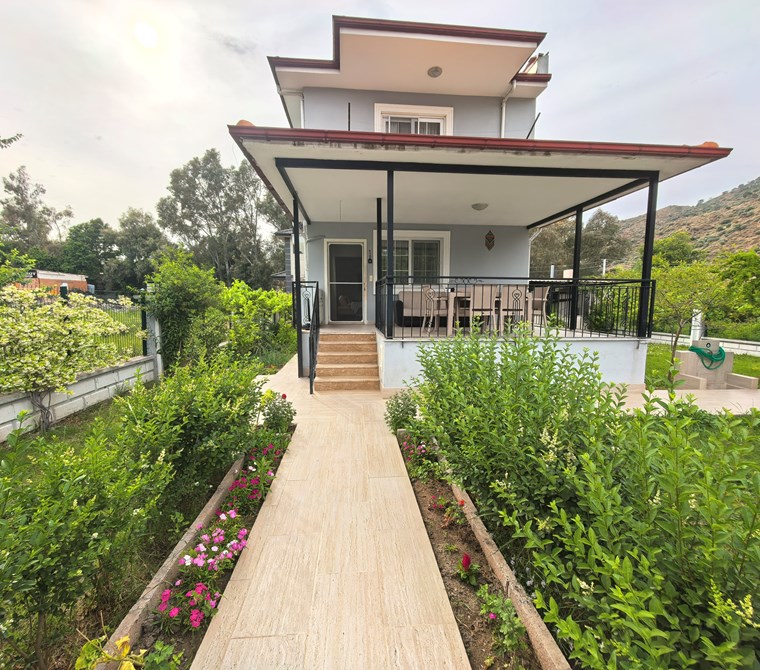 ORTACA YERBELENDE 403 M2 ARSA İÇİNDE TAM MÜSTAKİL EV