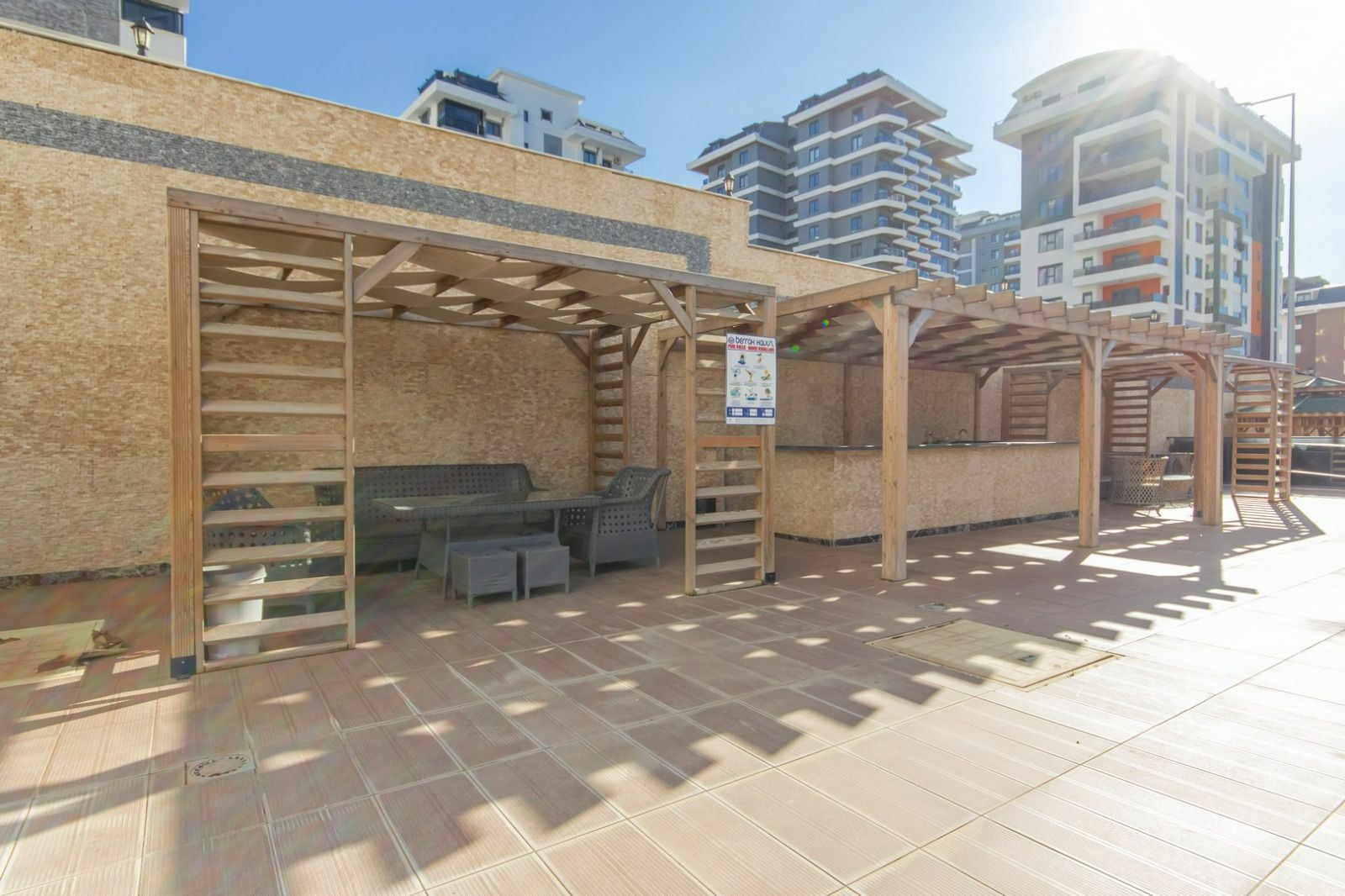 ALANYA MAHMUTLAR’DA DENİZE 650 M LÜKS KOMPLEKSTE 1+1 DAİRE