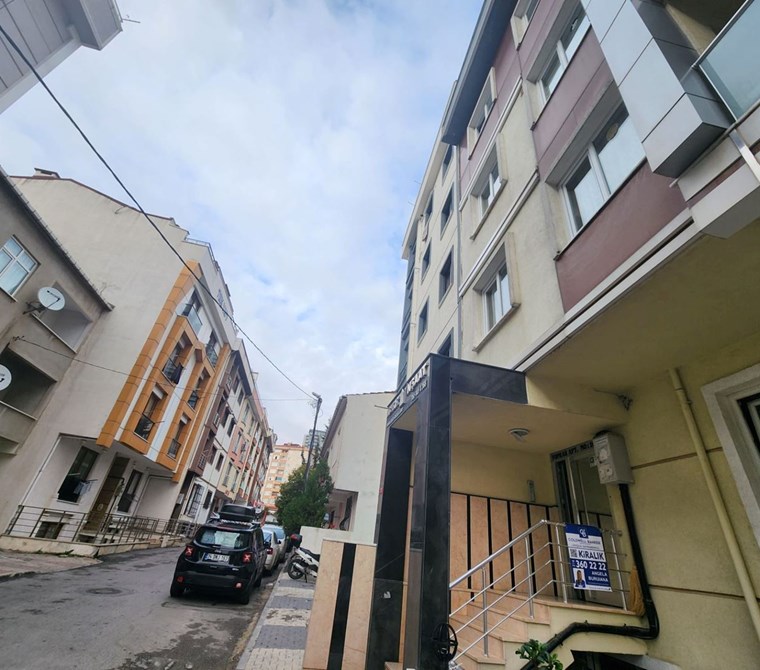 KİRALIK MALTEPE ZÜMRÜT EVLER 2+1 DAİRE 60M2 NET ARTI 40M2 BAHÇE