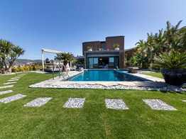 Bodrum'da Denize Sıfır 4+1 Özel Havuzlu Satılık Ultra Lüks Villa