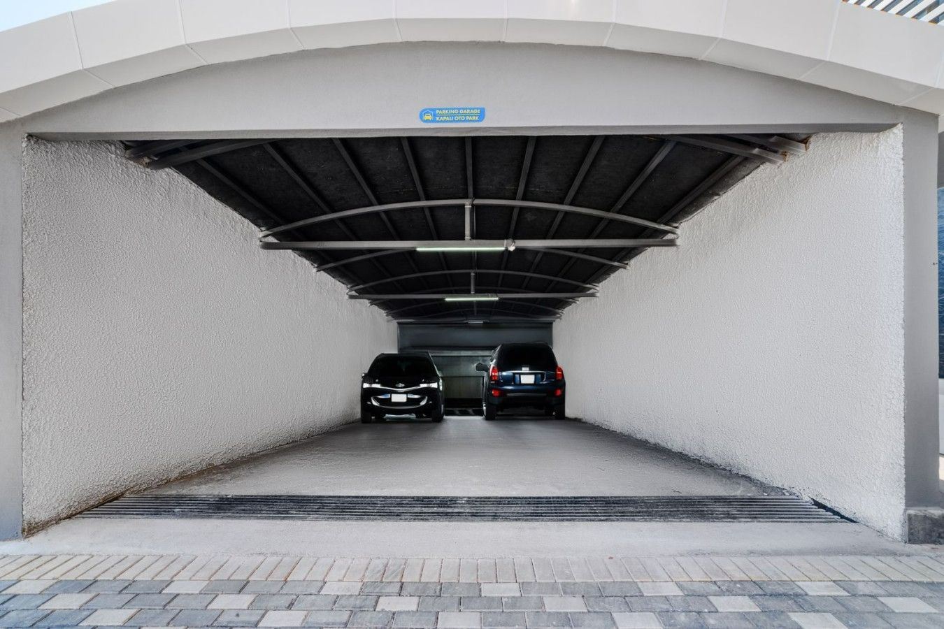 ALANYA AVSALLAR’DA DENİZE 800 M HAVUZ MANZARALI 1+1 DAİRE