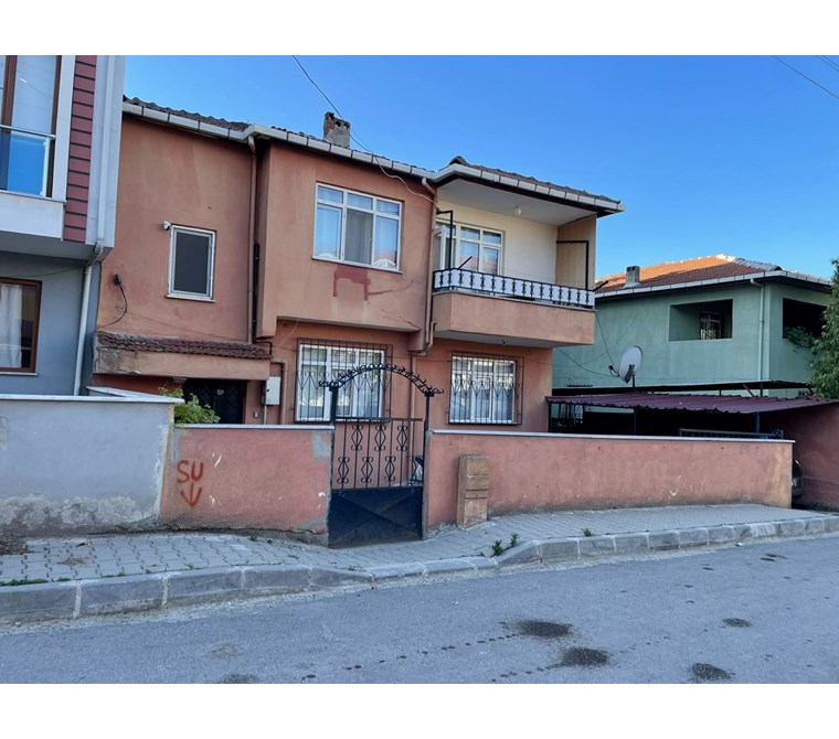 KÖRFEZ GÜNEY MAHALLESİNDE SATILIK KOMPLE BİNA VE ARSASI