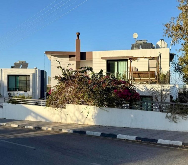 girne ozanköyde fırsat 3+1satılık dubleks villa !!