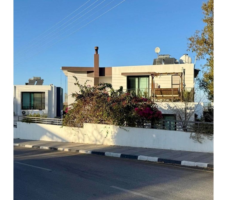 girne ozanköyde fırsat 3+1satılık dubleks villa !!