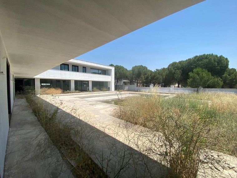 İzmir Menderes Küner'de Natamam Müstakil Ev ve 2000m2 Arsa