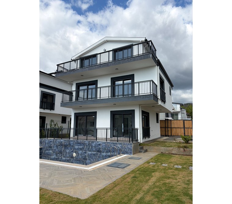 🏡 Muğla Fethiye Çiftlik Mahallesi’nde Müstakil Bahçeli ve Havuzlu 4+1 Villa Satılıktır