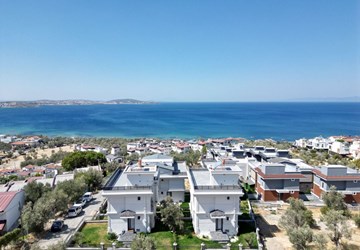 PELİTKÖY SAHİLDE SATILIK DENİZ MANZARALI LÜKS VİLLA