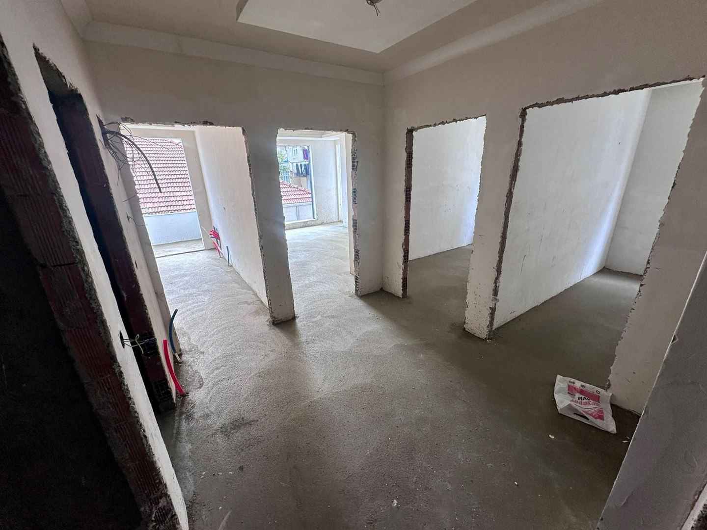 ŞENER GYD'DEN ÇAYIROVA MERKEZİ KONUMDA 3+1 SATILIK DAİRE