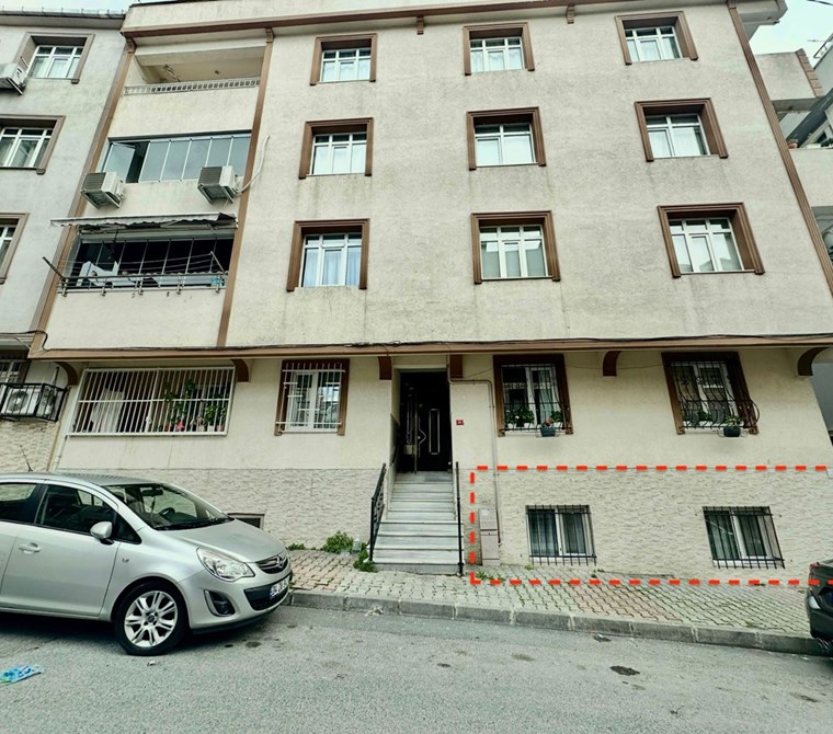 Karlıtepe Mahallesi Özgür Sokak'ta Bodrum Kat 2+1 Satılık Daire