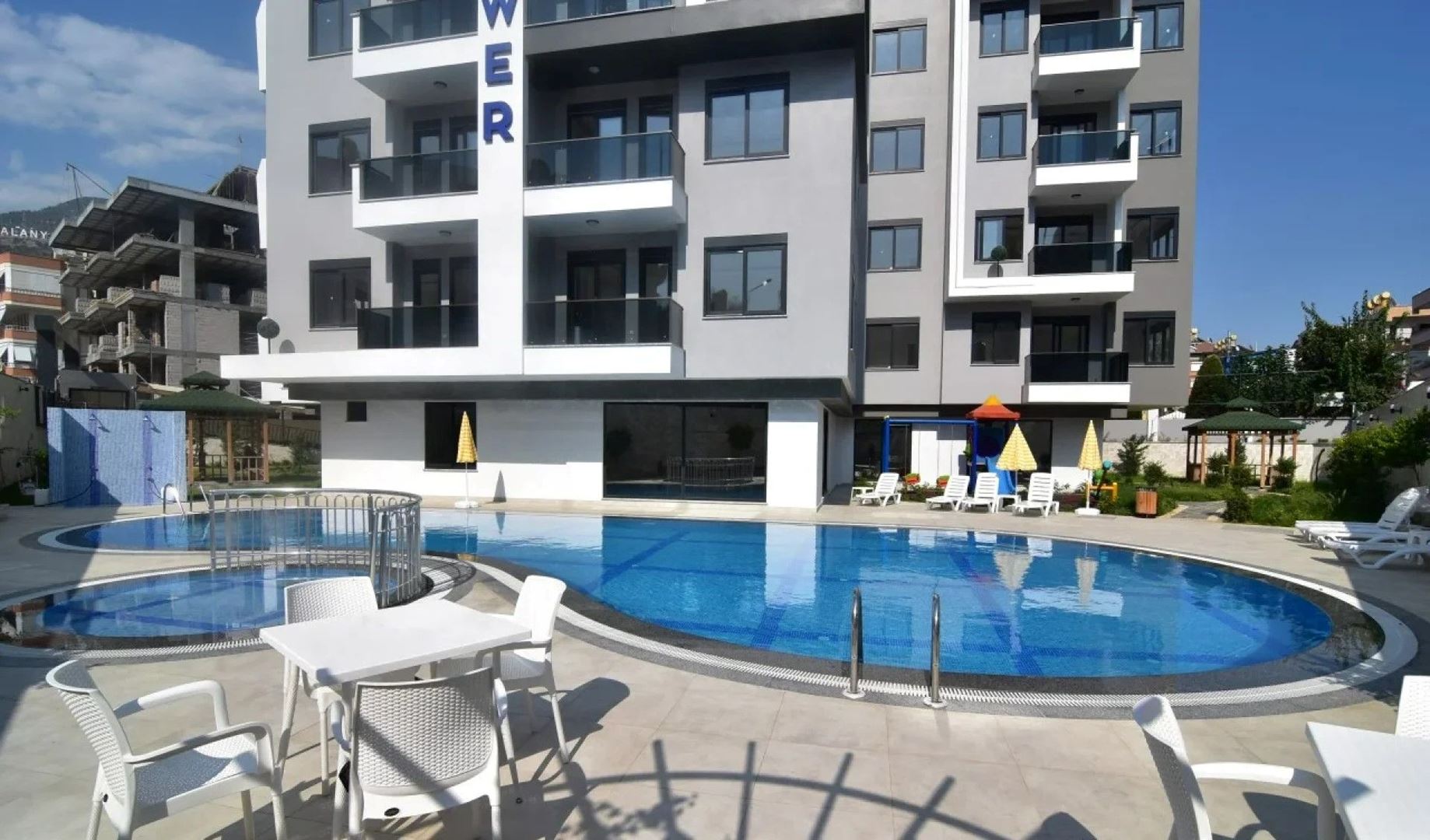 ALANYA GÜLLERPINARINDA LÜKS RESİDANCETA DENİZE 500 M 2+1 SATILIK DAİRE