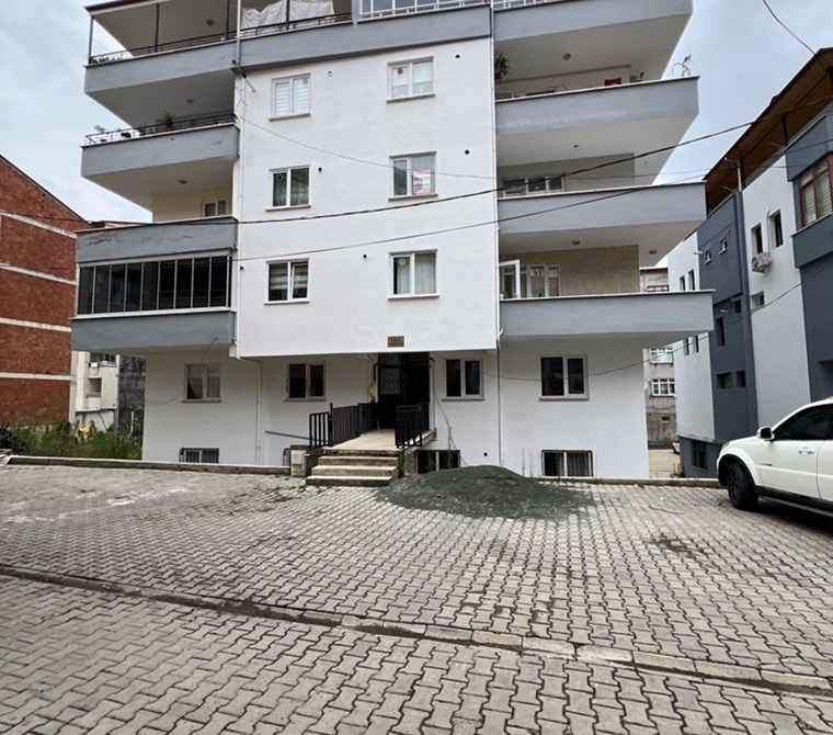 TRABZON ARSİN MERKEZ KAYMAKAMLIK YANI 3+1 İÇİ YAPILI DAİRE