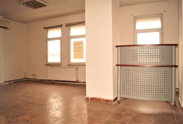 İNÖNÜ MAH.KAYIŞDAĞI CADDESİNE BİR ARKA PARALELDE GENİŞ OFİS KATI
