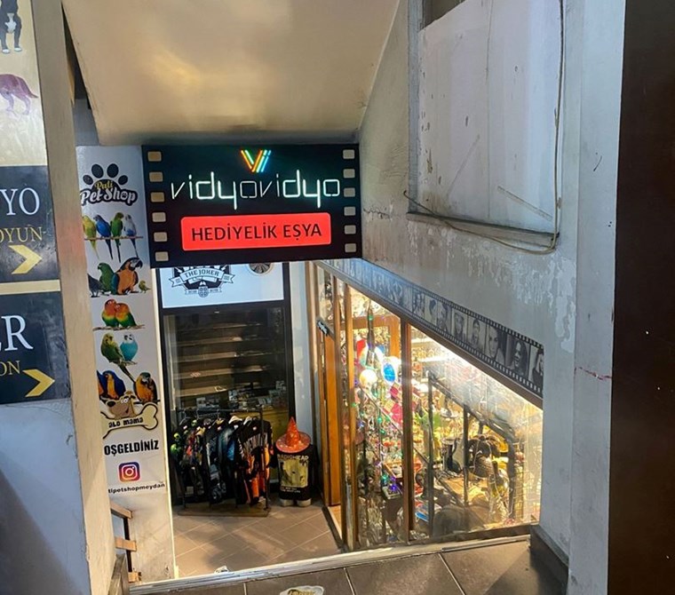 TRABZON MEYDANDA DEVREN KİRALİK HEDİYELİK EŞYA DÜKKANI