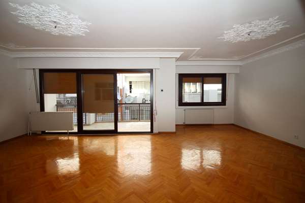 GÖZTEPE METRO KARŞISINDA ASANSÖLÜ D.GAZLI 3+1 KİRALIK ARAKAT