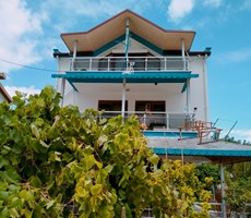 Ayvalık Altınova'da Denize Yakın Sitede Satılık Yazlık Villa