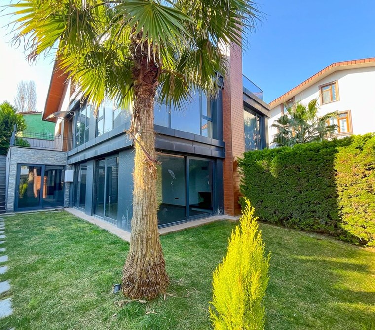 ZEKERİYAKÖY BUTİK SİTEDE ÇİFT BAHÇELİ SIFIR ÇELİK İKİZ VİLLA!