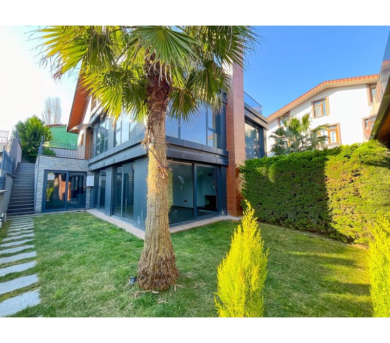 ZEKERİYAKÖY BUTİK SİTEDE ÇİFT BAHÇELİ SIFIR ÇELİK İKİZ VİLLA!