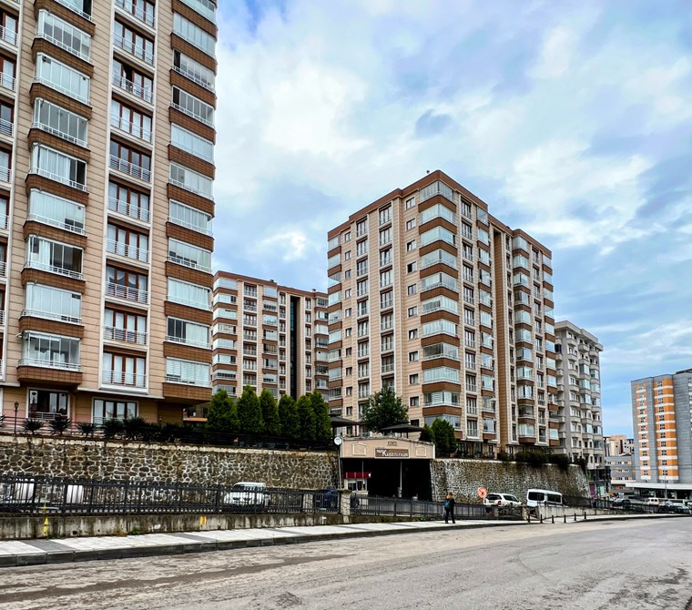 Yomra Kaşüstü'nde Deniz Manzaralı, Site İçinde Modern 3+1 Kiralık Daire - 160 m²