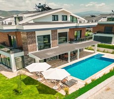 FETHİYE KARGI’DA KİRALIK LÜKS VE MÜSTAKİL HAVUZLU VİLLA – MODERN YAŞAM VE KONFOR BİR ARADA