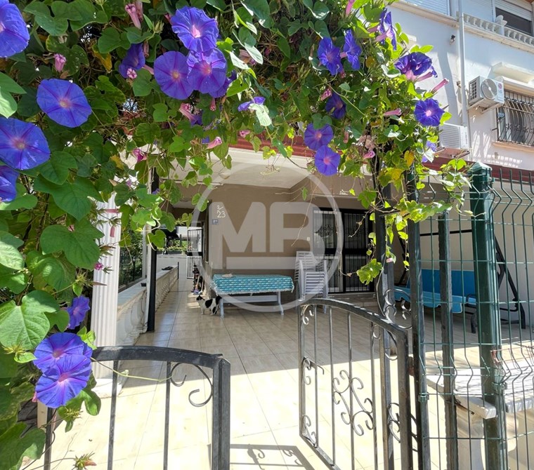 DİDİM ALTINKUM SAHİL SİTESİNDE DENİZE YAKIN 3+1 GENİŞ TERASLI TRİPLEKS EŞYALI VİLLA