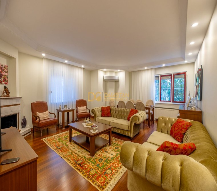 FLORYA ADAKALE BLG. TERASLI 4+1 220M2 BAKIMLI SATILIK DAİRE