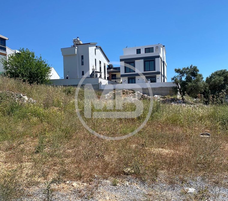 DİDİM HİSAR DA İKİ VİLLALIK DENİZ MANZARALI 270 M2 VİLLA ARSASI