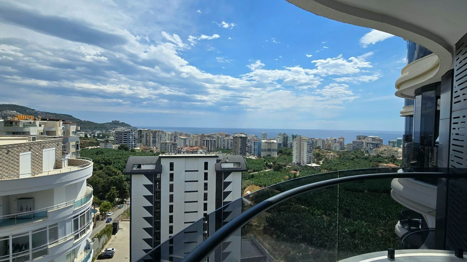 ALANYA MAHMUTLARDA DENİZ MANZARALI MUHTEŞEM KOMPLEKSTE 1+1 DAİRE