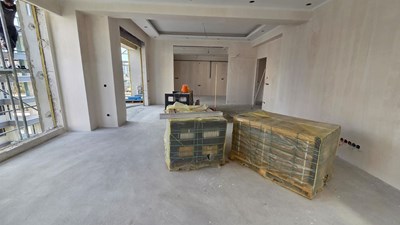 TEK YETKİLİ !!CADDEBOSTAN SAHİL KATTA TEK BALKONLU SATILIK DAİRE