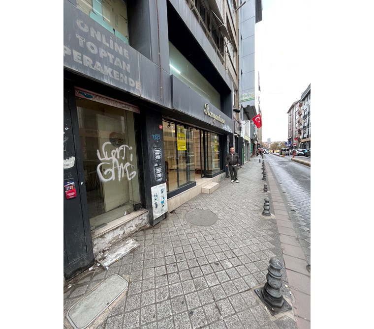 Kadıköy Osmanağa mah 320m2 Mağaza10mt Hasırcı başı cad Cepheli