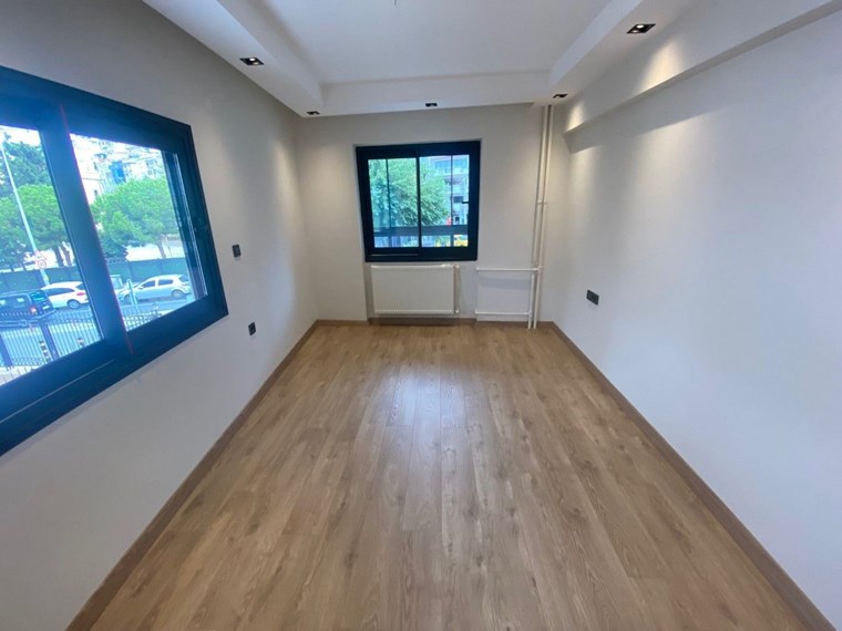 MİTHTAPAŞA CAD KÜÇÜKYALI ÜÇ CEPHELİ LÜX TADİLATLI YALI DAİRESİ
