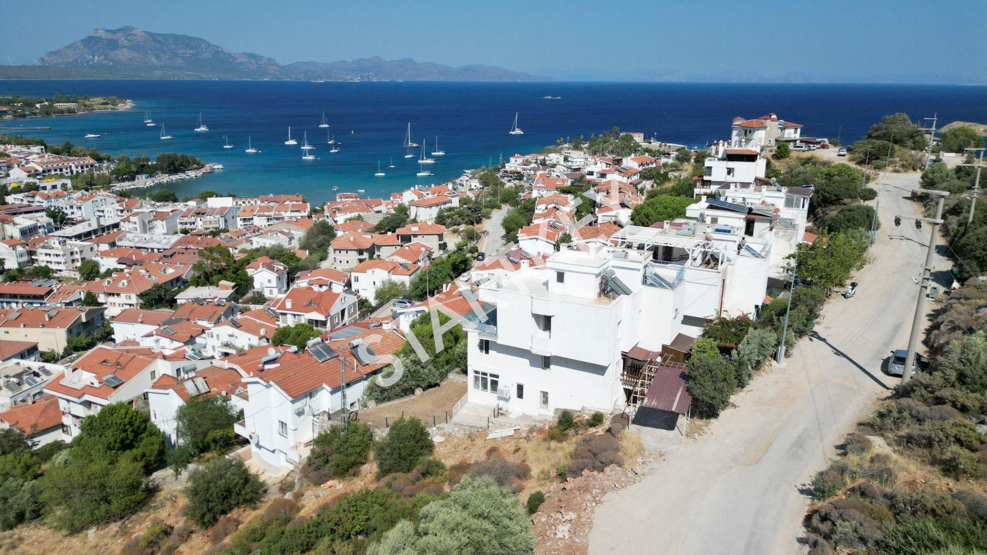 Datça Merkezde Deniz Manzaralı Satılık İkiz Villa