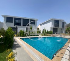  HİSAR MAHALLESİ'NDE HAVUZLU SİTE İÇİNDE 3+1 SIFIR DUBLEKS VİLLA