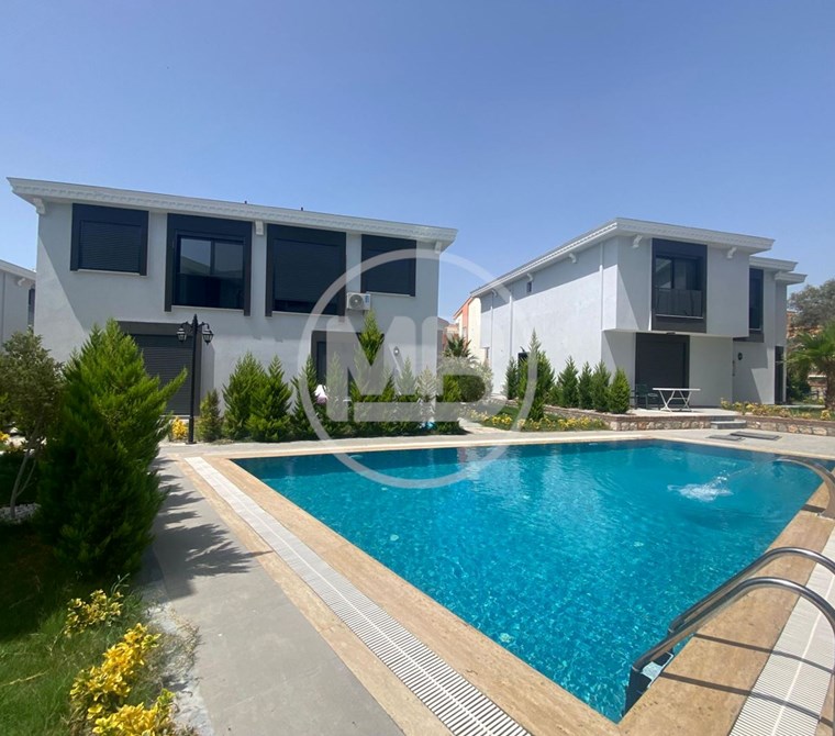  HİSAR MAHALLESİ'NDE HAVUZLU SİTE İÇİNDE 3+1 SIFIR DUBLEKS VİLLA