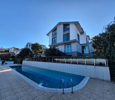4+1 Panoramik Deniz Manzaralı, Havuz Cepheli Bahçe Dubleksi