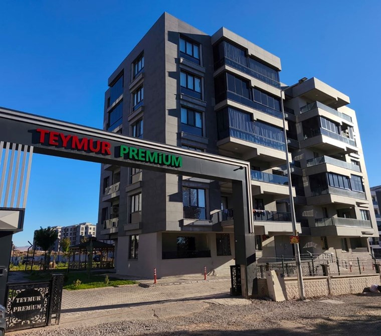 EMLAK 72'DEN SATILIK 3,5+1 ULTRA LÜKS BALKONLIU GİRİŞ DAİRE