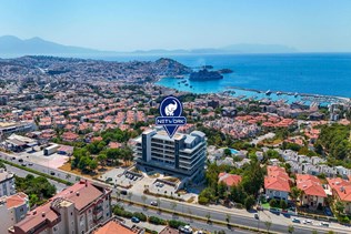 KUŞADASI MARİNA BÖLGESİNDE PANORAMİK MAN...