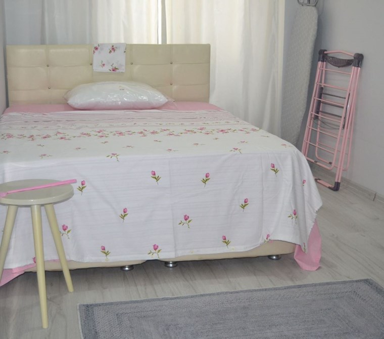 Lüleburgaz çarşı merkezde Eşyalı kiralık 1+1 daire