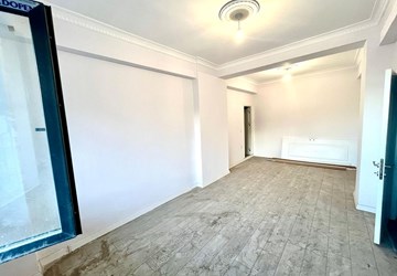 Bağlarbaşı Caddesi Üzerinde Satılık 3+1 130m2 Zemin Kat Daire