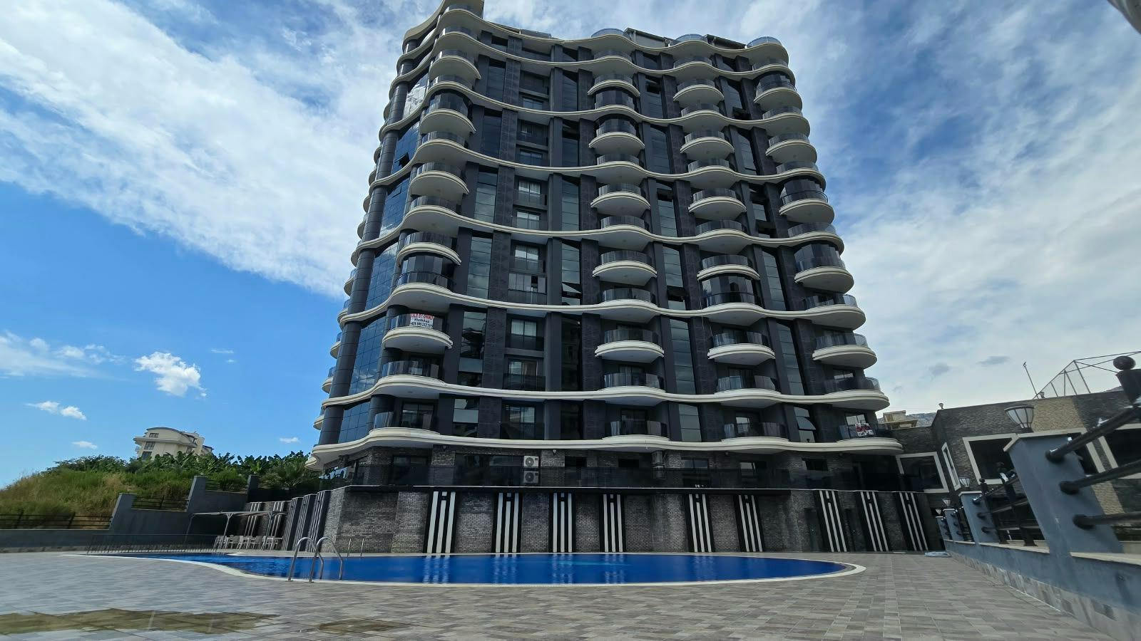 ALANYA MAHMUTLARDA DENİZ MANZARALI MUHTEŞEM KOMPLEKSTE 1+1 DAİRE