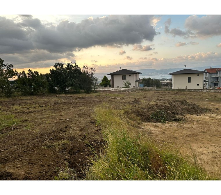 Başiskele – Kocaorman Caddesi’ne cephe Arsa Alanı 5.000 m² İ