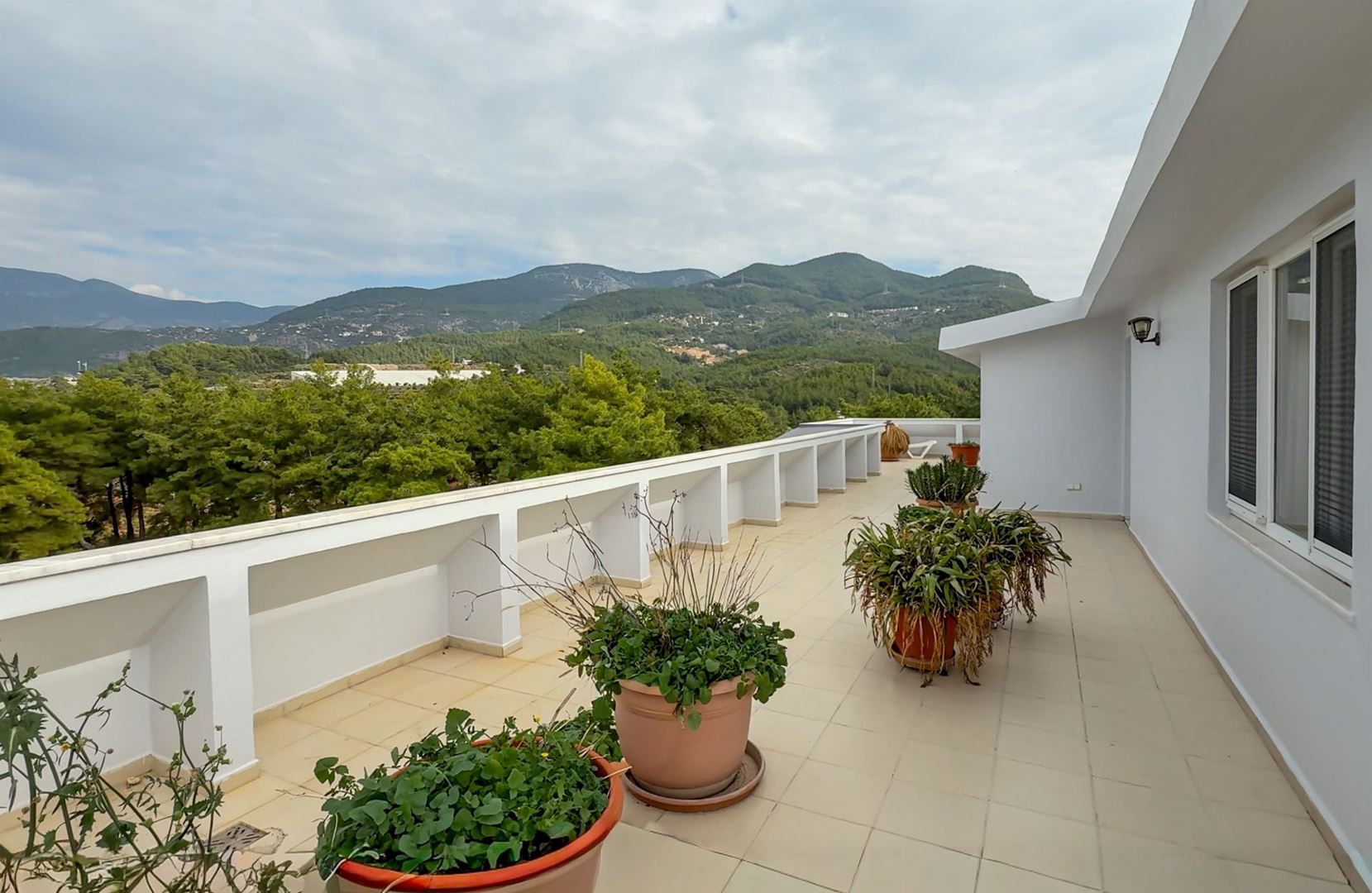 ALANYA OBADA KALE VE ŞEHİR MANZARALI FULL EŞYALI 2+1 SATILIK PENTHOUSE