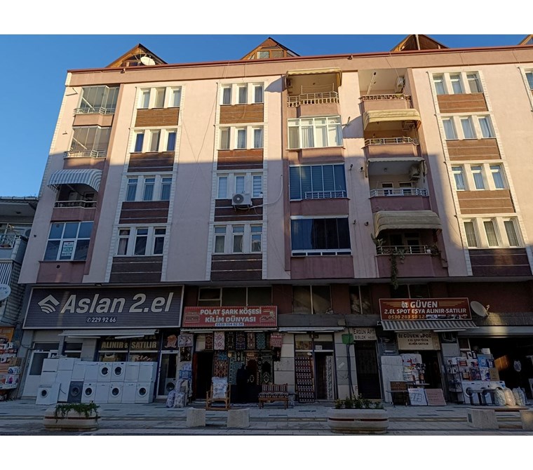  Derince Denizciler Caddesi'nde 3+1 100 m² Satılık Daire