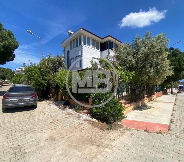 TRIPLEX VILLA FOR SALE IN A GATED COMMUNITY NEAR THE SEA IN ALTINKUM NEIGHBORHOOD OF DIDIM.