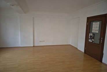 İNÖNÜ'DE MERKEZE YAKIN ARA KAT BALKONLU 3+1 DAİRE